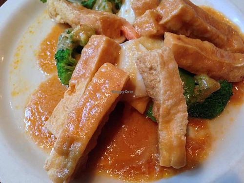 tofu w vegetables in peanut sauce at Bua Thai Cuisine in Washington