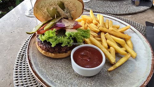 Vegan burger at Platanus Bar & Food in Kotor