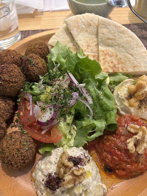 Amazing lunch set !! ¥1480  at Seven Hills in Osaka