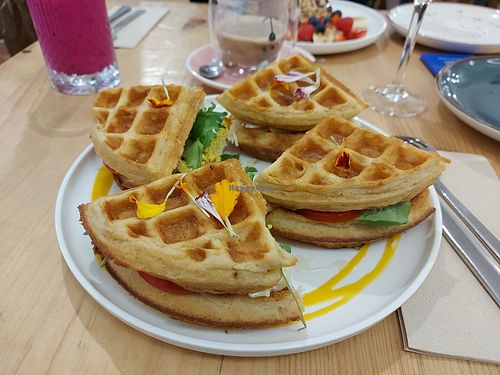 Club vegan : love it (there is scrambled tofu inside) at Lilo Brunch in Madrid