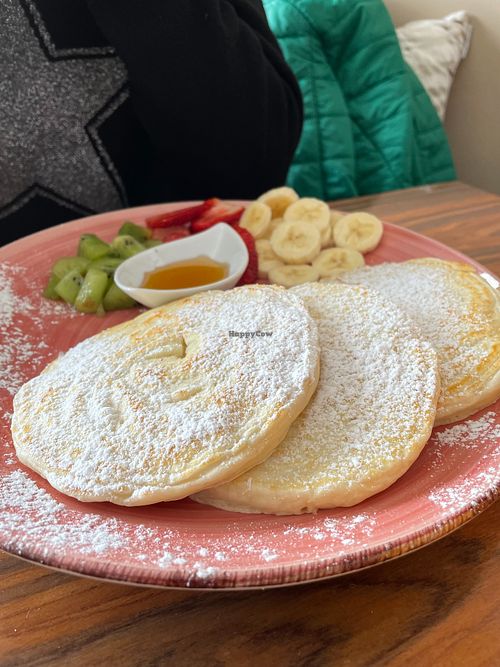 Sweet pancakes with fruit (Vegetarian) at Perth in Santa Maria Da Feira