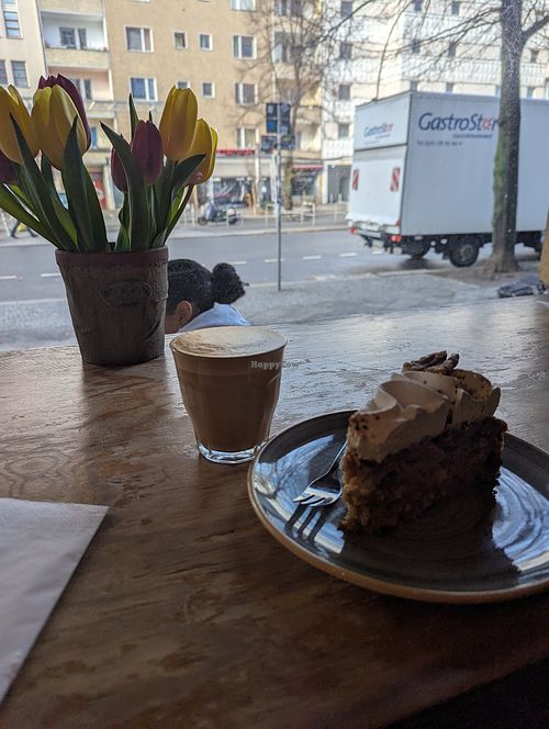 Carrot cake & flat white at Impala Coffee in Berlin