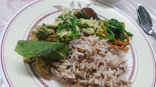 rice with dishes at Sutunthip Vegetarian Food in Bangkok