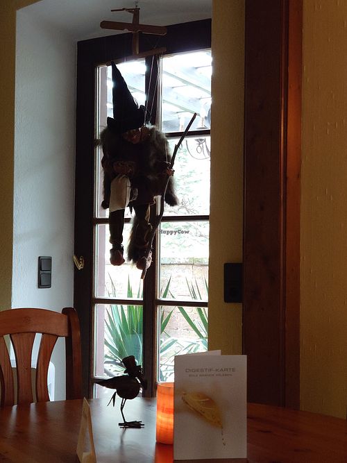 Window decor at Restaurant 7 Raben in Bad Duerkheim