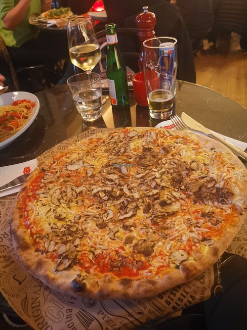 Is this the world's biggest pizza? You can't even see the plate! at L'Osteria - Künstlerhaus München in Munich