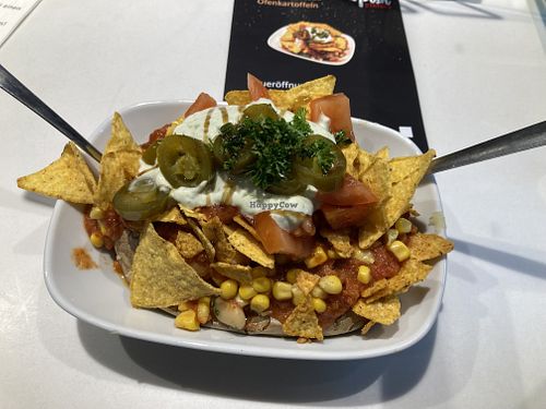 El Mexicano: big beans, minced soy, corn, tomatoes, jalapeños with tomato-capsicum sauce and garlic aioli - completely vegan  at Posh Potatoes in Hamburg