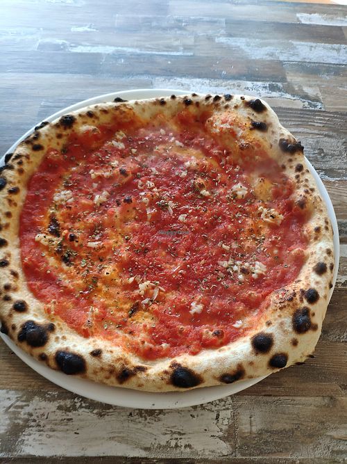 Marinara at Pizza e Basta in La Rochelle