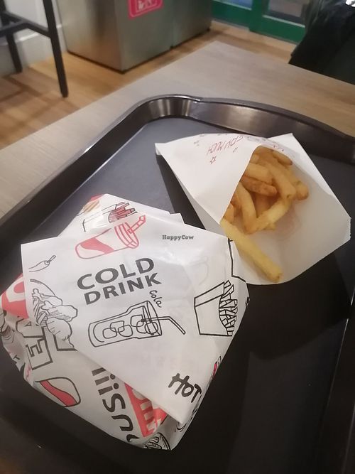 Burger presentation at 維吉堡 Veggie burger蔬食素食漢堡(北平店)  in Taichung