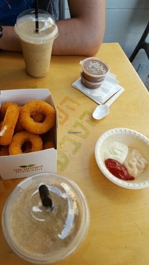 large onion rings and iced coffees at HaShwarma HaTivonit - The Vegan Shwarma in Tel Aviv