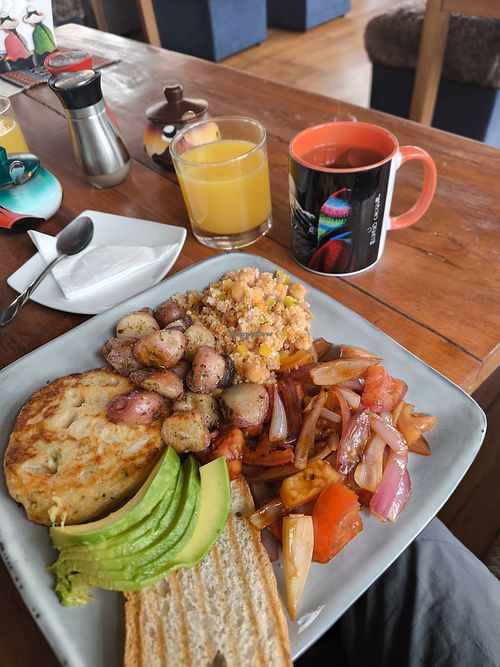 Desayuno vegano at The Carrott Tree in La Paz