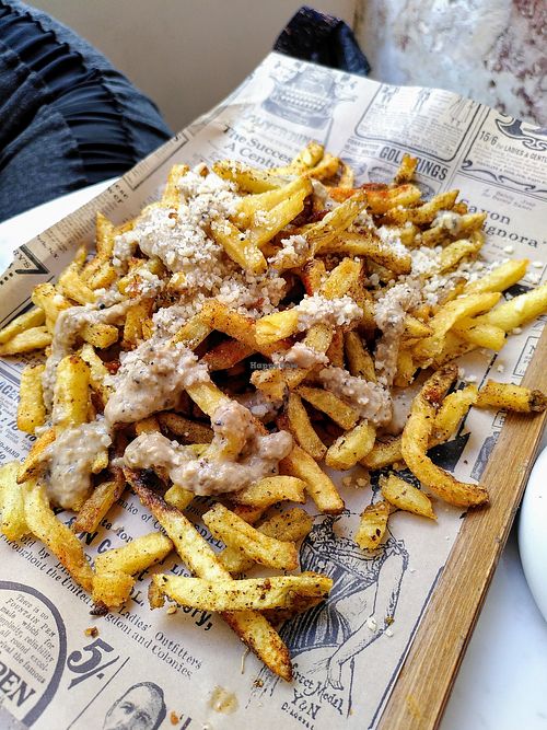 Loaded Fries with Truffle cream (vegan) at Ginsburger Vegetarian Superstar in Paris