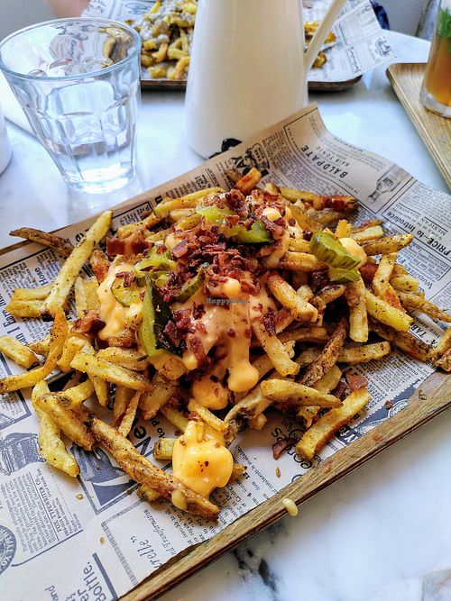Loaded fries with bacon (vegan) at Ginsburger Vegetarian Superstar in Paris