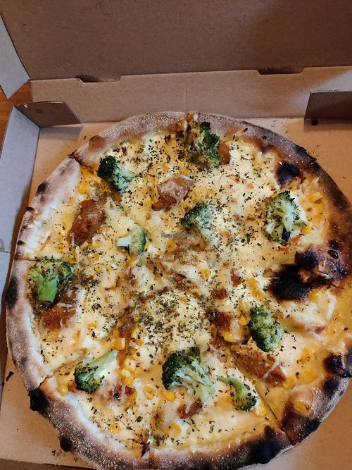 'Pizza Vegana' at Die Vegana in Cologne