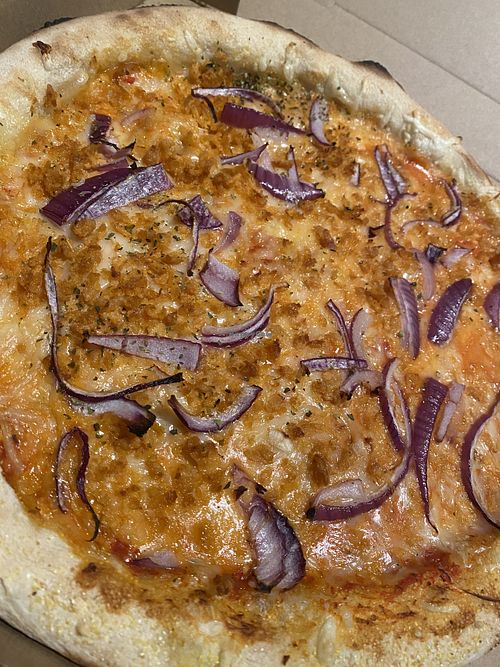 Vegan Pizza Tonno 😍  at Die Vegana in Cologne