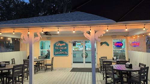 Exterior at Guyer's Ice Cream & Doughnuts in Crystal River