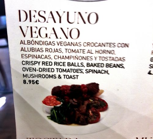 desayuno vegano at La Plaza in Malaga