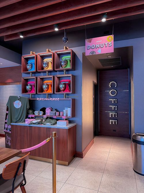 24.09.15 at Stan's Donuts & Coffee in Rosemont