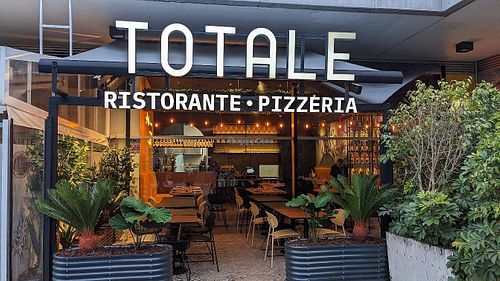 Front entrance. Several eateries in this food court location. at Totale Pizzeria - Saldanha in Lisbon