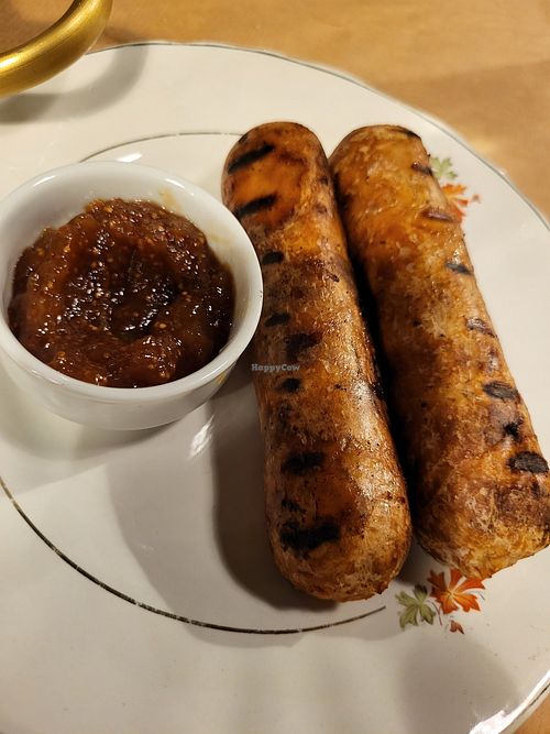 Sausages with fig jam at Koutouroú Mezetzídikon - Κουτουρού Μεζετζίδικον in Athens