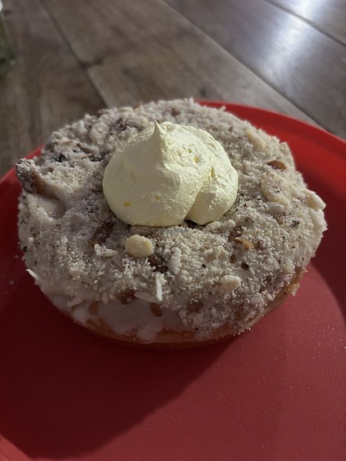 Piña colada donut 😍  at Monaladona in Guadalajara