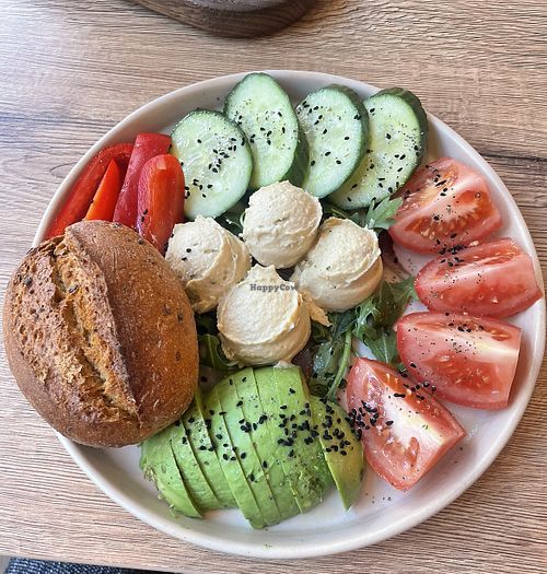 Hummus Teller   at Café Amorebelle in Hamburg