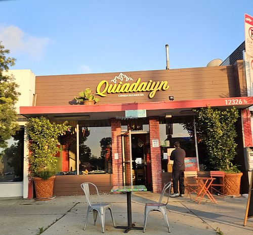 Street parking at Quiadaiyn in Los Angeles
