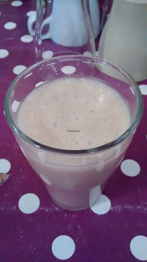 Banana smoothie included in the brunch formula at La Belle Verte in Toulouse