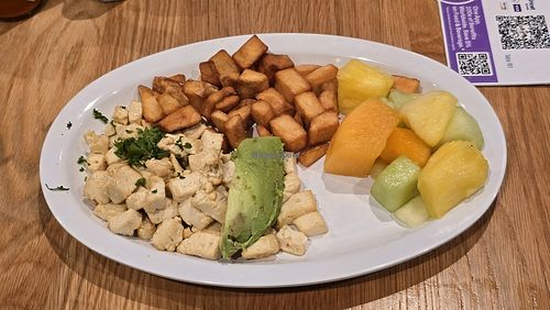 Breakfast plate without dairy at LAX - Point The Way Cafe - T6 in Los Angeles