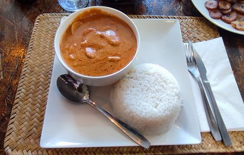 Maffe opción vegana con verduras en salsa de cacahuete tostado acompañado con arroz at El Rincon de Mama Eva in Rivas-vaciamadrid