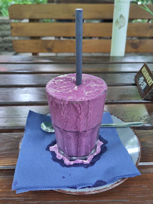 Heidelbeer Milkshake at Cafe Grunowksi in Jena