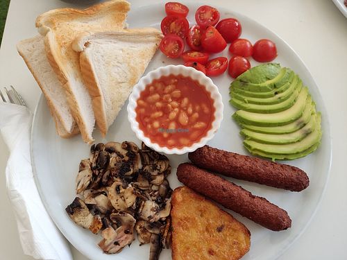 Vegan breakfast at Makai Cafe in Orihuela