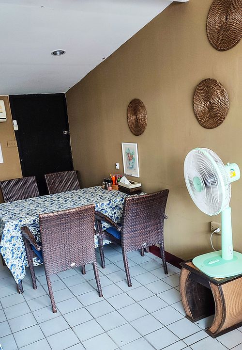 Small dining room at Green Hand Vegetarian and Vegan Food in Chiang Mai