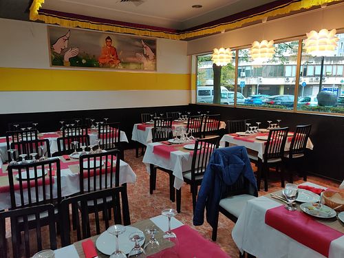 Restaurant seating at Buddha Palace Indio-Nepalí Restaurante in Bilbao
