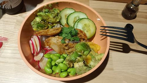 Avocado, radish, edemamme, cucumber, cilantro and vegan chickenish at POKAWA in Nimes