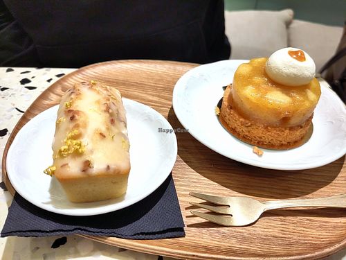 Financier and cake of the day at Michel MaBelle Saint Pierre in Bordeaux