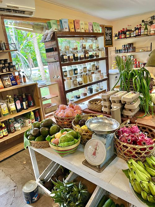 Notice the zero waste section in the back 😍  at The Island Fresh in Lembongan