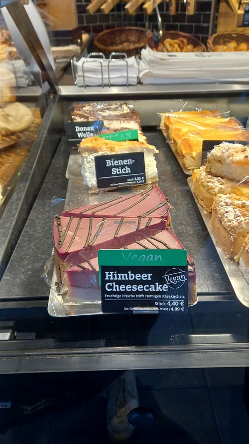 vegan raspberry cheesecake at Bäckerei Riegler - Hbf in Weinheim