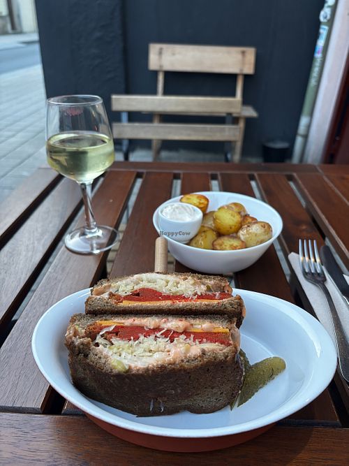 Reuben sandwich   at VÜMO in Porto