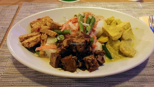 delicious maindish: Longtong Vegetarisch (vegan)  at De Parel van Flores in Delft