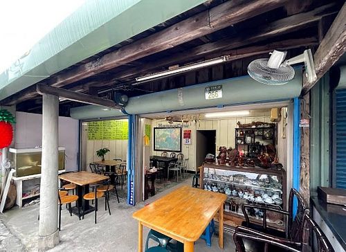 restaurant setting at Pudao Vegetarian Restaurant - 樸道蔬食餐館 in Fenglin