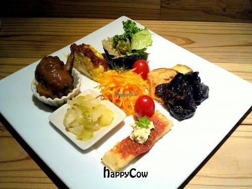 Amouse-bouche platter at Tamana Shokudo in Tokyo