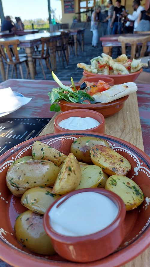 Selection of vegan tapas at Bonjardim Sky Lounge Restaurant in Nesperal
