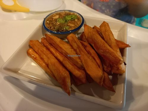 Sweet potato fries with sweet chilli dip at Earth Tone in Pai