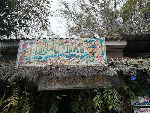 Sign at Earth Tone in Pai