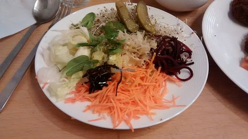 Healthy salad with fresh vegetables at Lemuria Halsa Skonhet in Stockholm