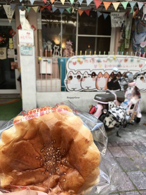 Vegan red bean bun  at Forward Vegetarian Pastry Bakery - 進發西點素食麵包店 in Tainan