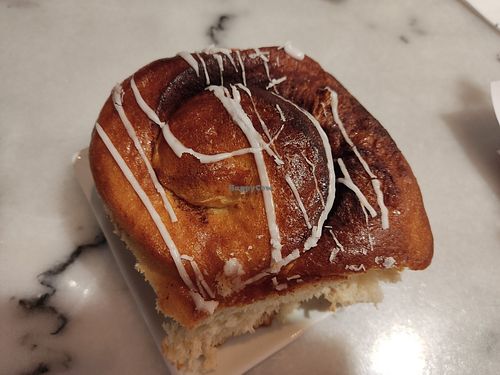 Cinnamon roll at Nepá in Milan