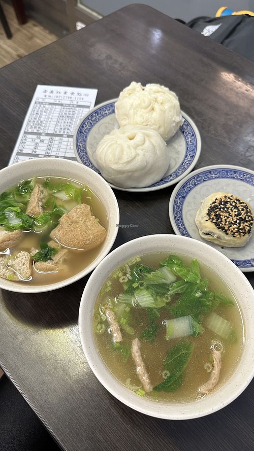Tofu soup, mustard green soup, pepper sesame cake, mock pork bun and green bean bun  at Potherb Vegetarian Dim Sum 雪裏紅素食點心 in Taipei