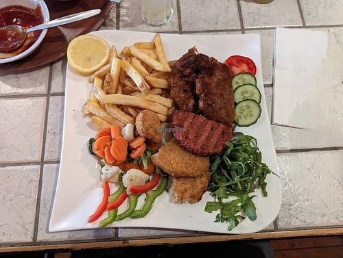 Gebratene Vegane Variationen (hausgemachte Schnitzel, Nuggets und Patty) at Hof Iggewarden in Butjadingen