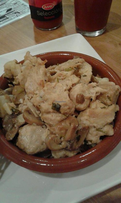 Vegan chicken with veganese at B13 Bar in Madrid